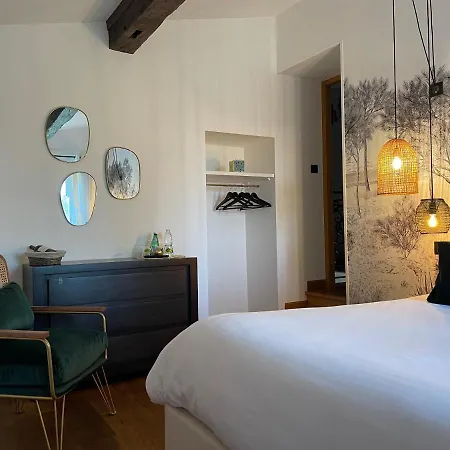 Maison De Jean Bed & Breakfast