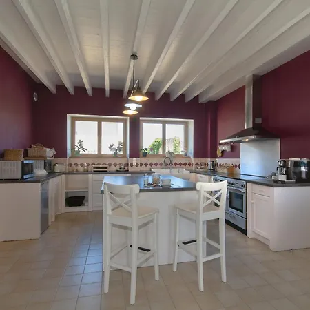 Maison De Jean Bed & Breakfast 3*
