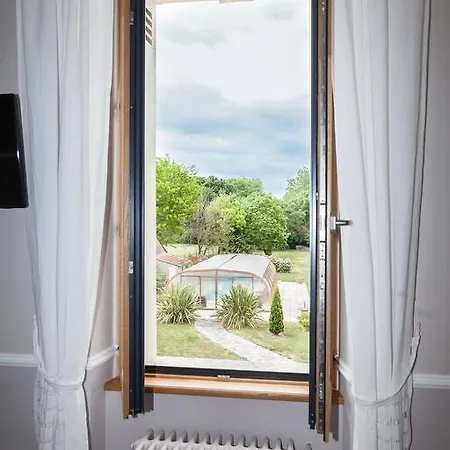 Maison De Jean Nocleg ze śniadaniem 3*
