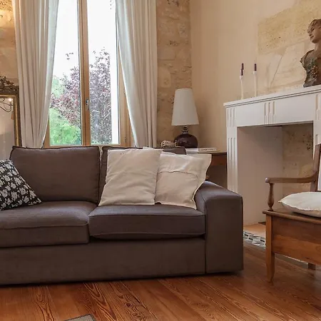 Maison De Jean Bed & Breakfast 3*