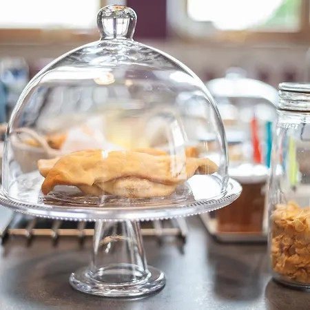 Maison De Jean Bed and Breakfast 3*